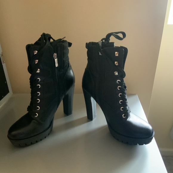 Guess - Picture 3 of 4